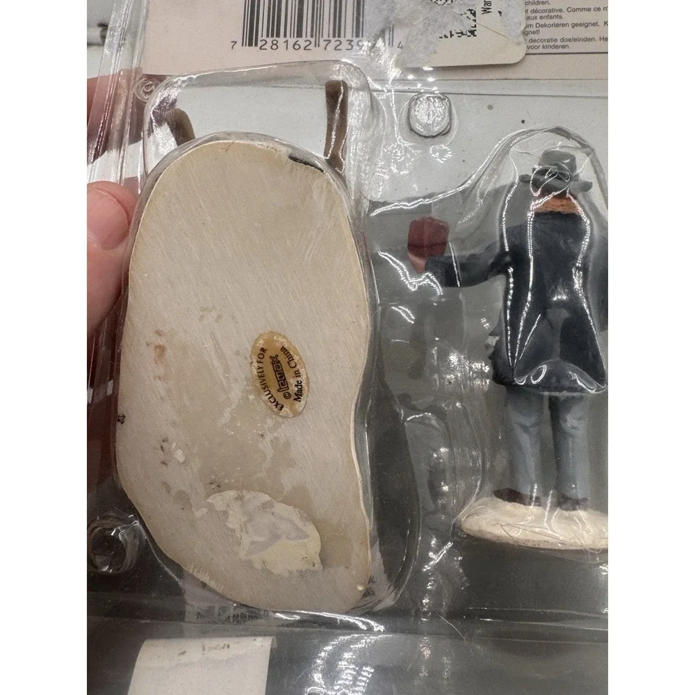 Lemax ROASTED CHESTNUT VENDOR Poly-Resin Figurine Christmas Figure 2007 72399